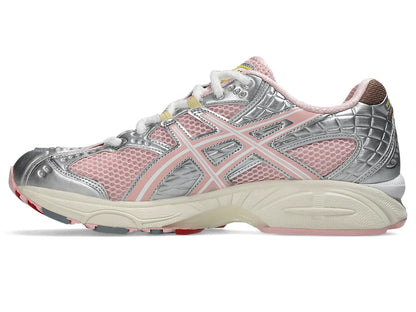 ASICS
 
VANDYTHEPINK
 
X
 
ATMOS
 
X
GEL
 
NIMBUS
 
10.1
 
'STRAWBERRY'